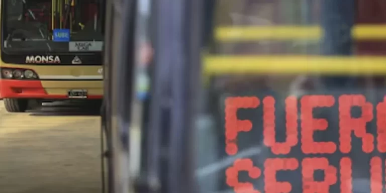 El Gobierno intenta frenar un paro de colectivos
