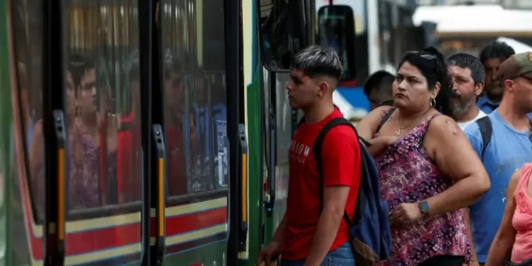 Antes de la reunión con el Gobierno, desde la UTA ratificaron el paro de colectivos de mañana