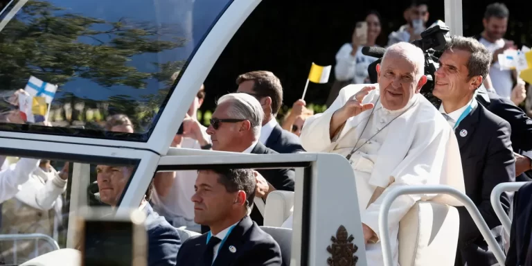 A pedido de Francisco, el Vaticano donará el papamóvil a los niños de Gaza