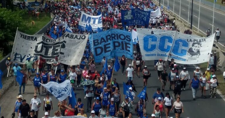Los movimientos sociales opositores profundizan sus protestas contra las políticas del Gobierno