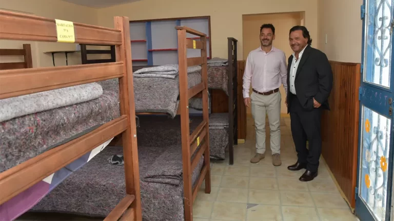 Abrió sus puertas el Hogar de Noche: el Gobernador habilitó el refugio para las personas en situación de calle