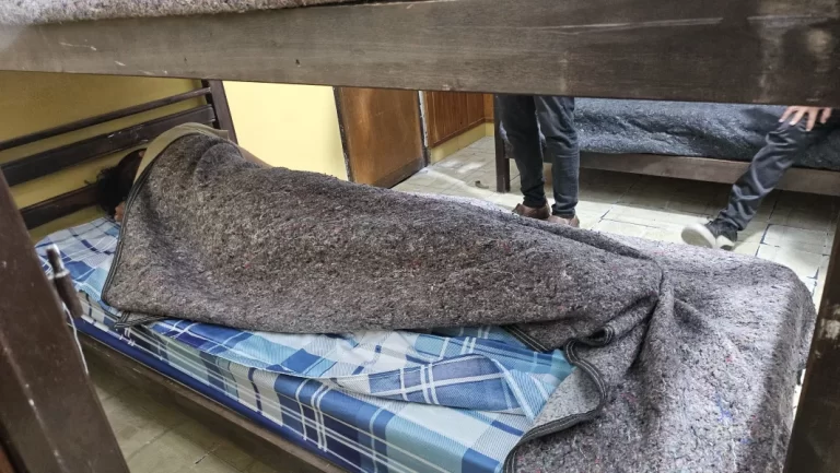 El Hogar de Noche abrió sus puertas y asistió a 52 personas en situación de calle