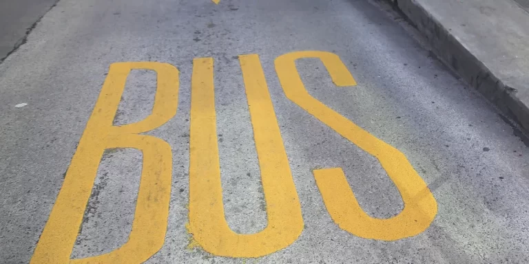 Rige el paro de colectivos de la UTA