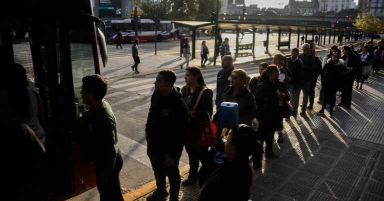 Se abre otra negociación clave para el paro de colectivos, un caso testigo para el Gobierno y el sindicalismo