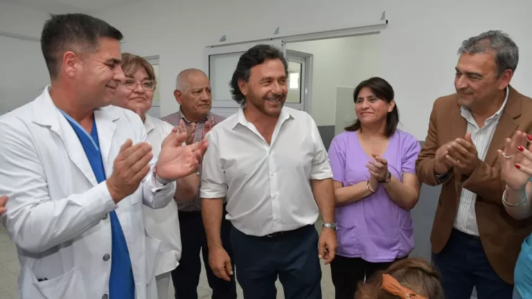 Sáenz habilitó en J. V. González el sexto Centro de diálisis y oncología: “Federalizamos la salud para que todos los salteños tengan los mismos servicios y oportunidades”
