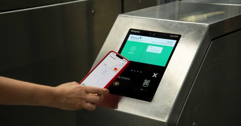 Viajar gratis: cuál es la tarjeta que devuelve el 100% del valor del boleto en todos los subtes porteños