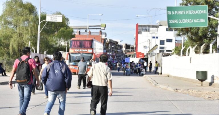 Los salteños invadieron el sur de Bolivia el fin de semana largo