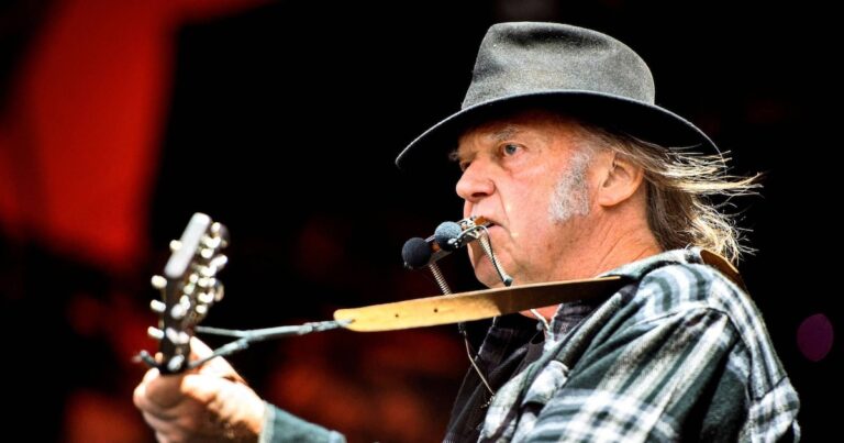 La ambigüedad en las letras de Neil Young, el poder de la música y las reacciones inesperadas de otros artistas