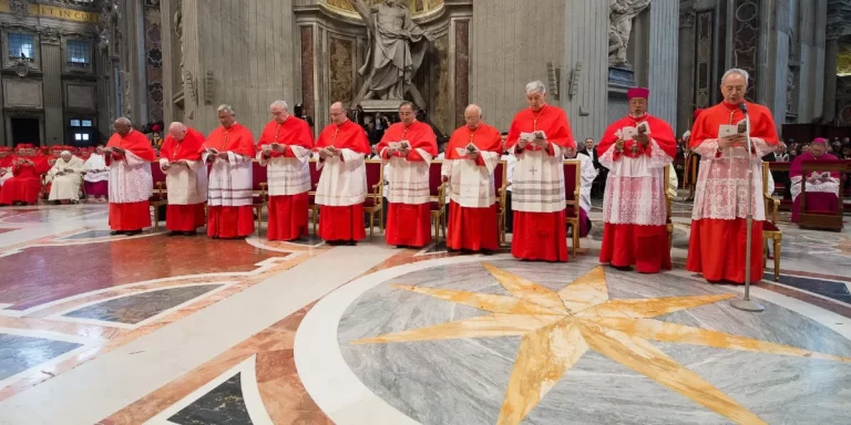 Comienza en el Vaticano el cónclave para elegir al sucesor del papa Francisco