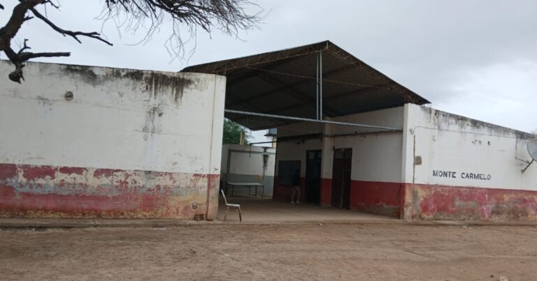 Una escuela toba del Chaco salteño pide la refacción o reubicación de su edificio
