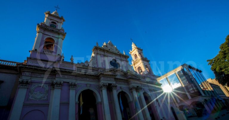 El Tribuno hizo sonar la histórica sirena de la Plaza 9 de Julio para anunciar al nuevo papa León XIV