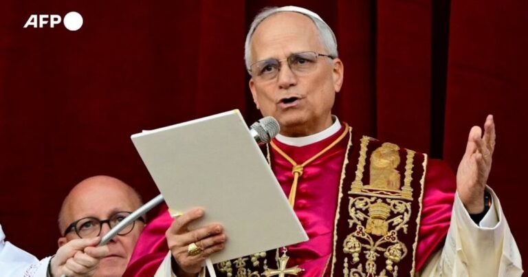 El nuevo papa León XIV saluda en español a su antigua diócesis de Chiclayo en Perú