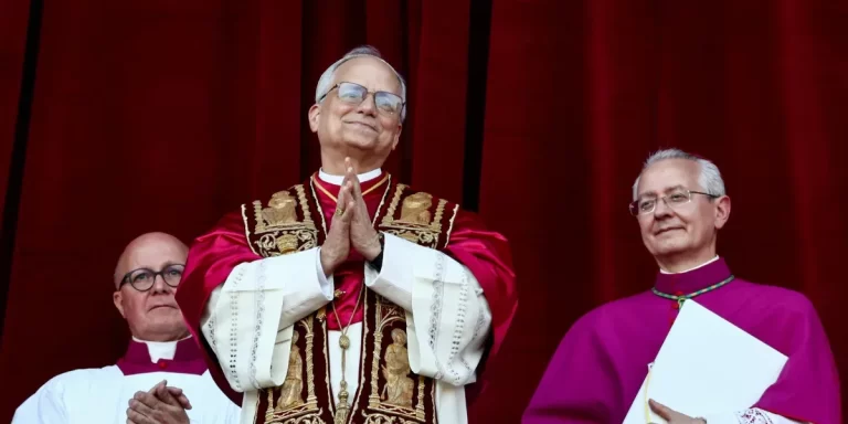 Robert Francis Prevost, elegido Papa León XIV: raíces latinoamericanas, vínculo con Francisco y controversias