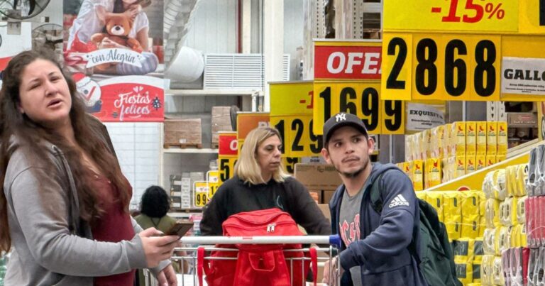 La gente se inclina por los almacenes y mayoristas