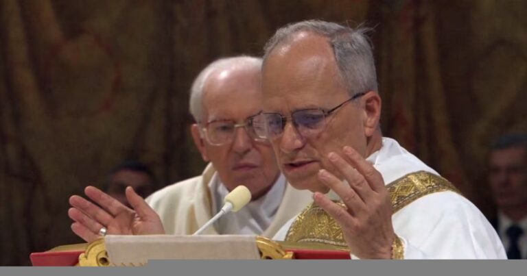 VIDEO León XIV llamó a la unidad y alertó sobre la crisis de fe en su primera homilía como papa