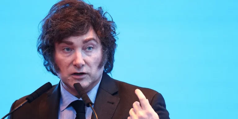 Javier Milei presentó denuncias contra tres periodistas y cuestionó a la prensa