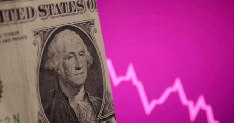 En el primer mes sin cepo, el dólar se mantuvo más cerca del piso que del techo de la nueva banda cambiaria