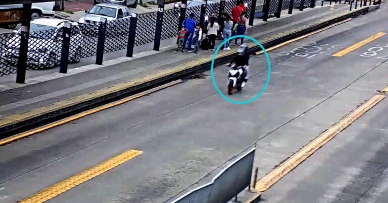 Video: escapaban de la policía, chocaron contra un micro escolar y fueron detenidos