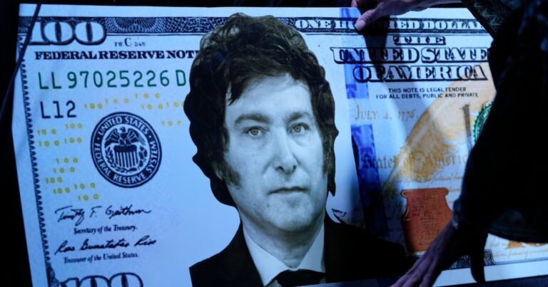 A cuánto podría llegar el dólar en 2025 tras la salida del cepo, según los analistas consultados por el BCRA