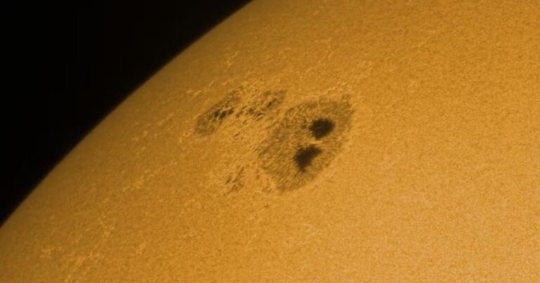 Una mancha solar 10 veces más grande que la Tierra preocupa a los astrónomos