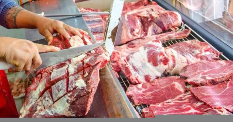 El precio de la carne se mantiene en los barrios, pero el consumo sigue en caída libre