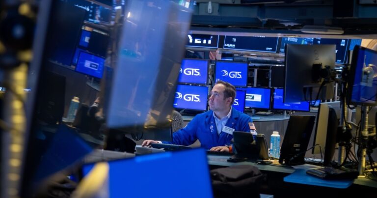 Wall Street cerró una semana con altibajos a la espera de la reunión comercial entre Estados Unidos y China