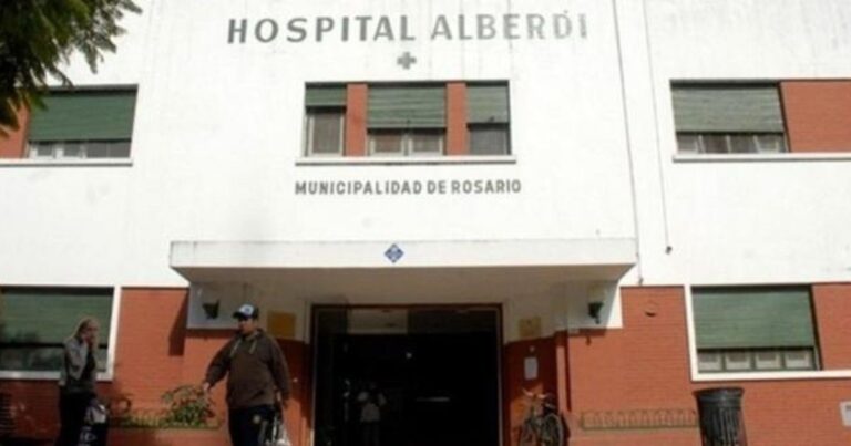 Un ladrón rompió el vidrio de un patrullero para escapar y murió desangrado