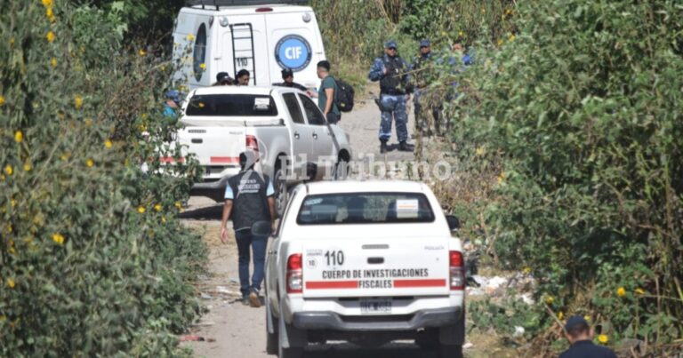 Hallaron el cuerpo de una mujer en un descampado de villa El Sol