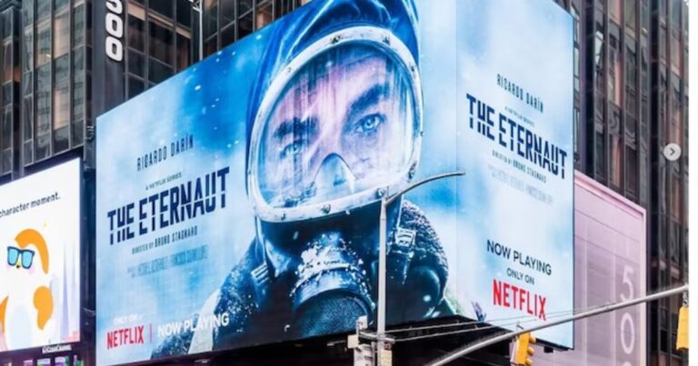 Éxito mundial: “El Eternauta” llegó a la icónica Times Square de Nueva York