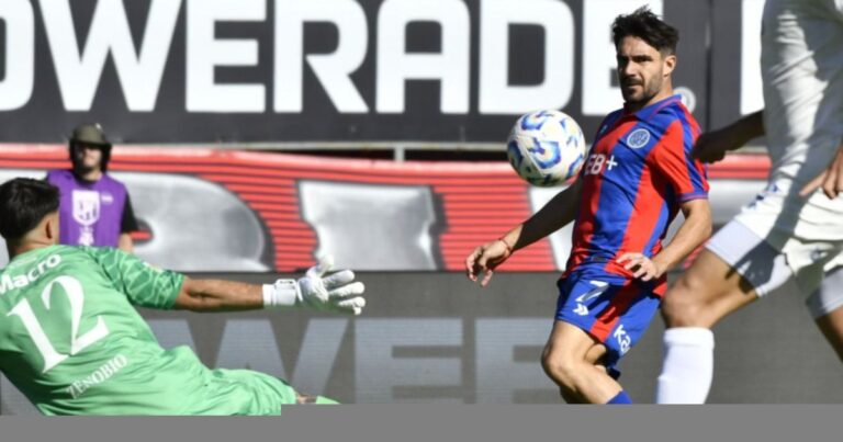 San Lorenzo jugó casi todo el partido con uno menos, le ganó a Tigre y avanzó a cuartos