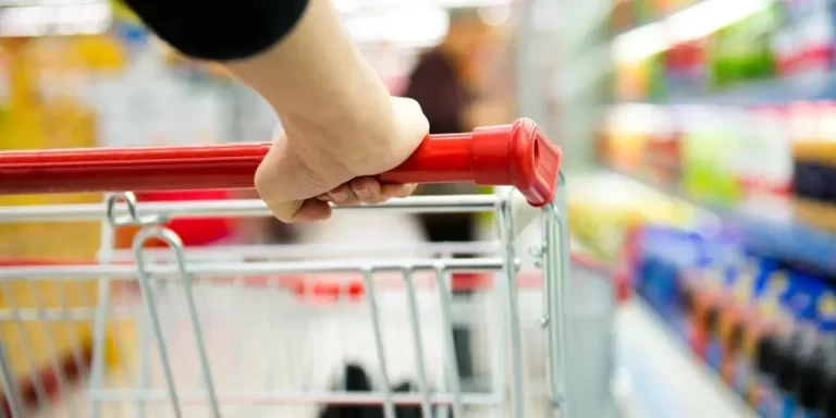 Argentina se posiciona como el segundo país más caro de América Latina para comprar alimentos en supermercados
