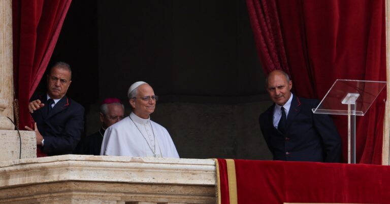 El papa León XIV llamó a los “grandes hombres del mundo” a detener la guerra durante la oración Regina Coeli