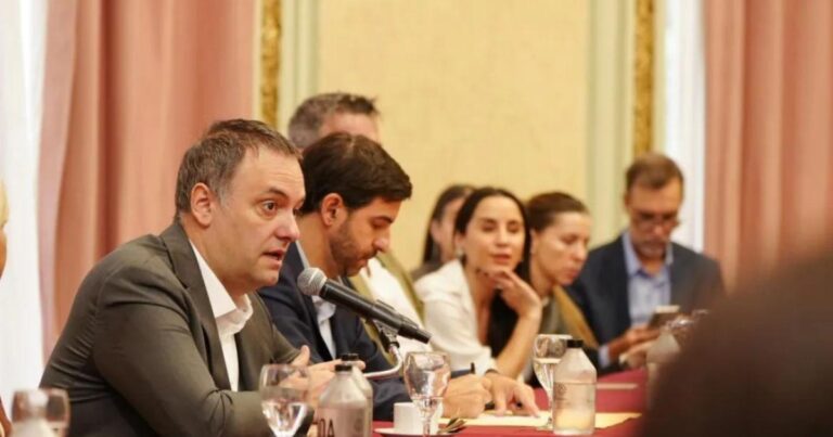 Círculo rojo: el desayuno de Adorni, teorías en torno a Transporte y definiciones inminentes en Mendoza, Córdoba y Corrientes