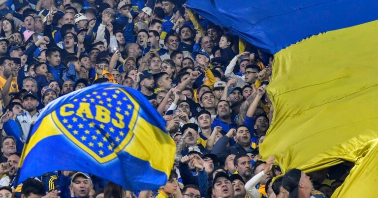 En medio de una noche tensa en la Bombonera, los hinchas de Boca cantaron contra los dirigentes y los jugadores