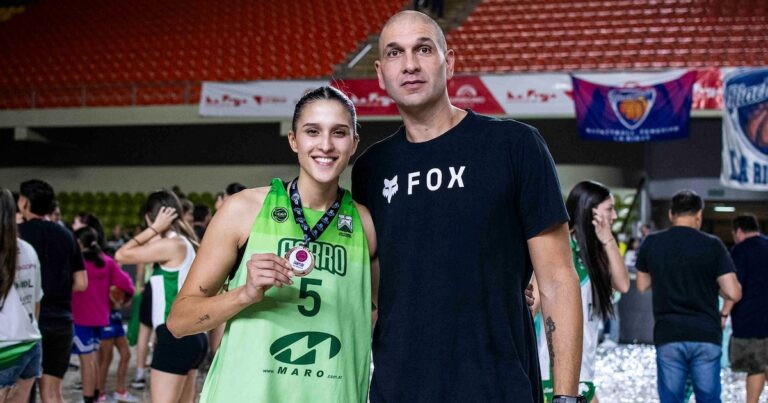 Brilló en la Generación Dorada y se dio el gusto de ser campeón como DT de su hija en un histórico club de la Liga Nacional