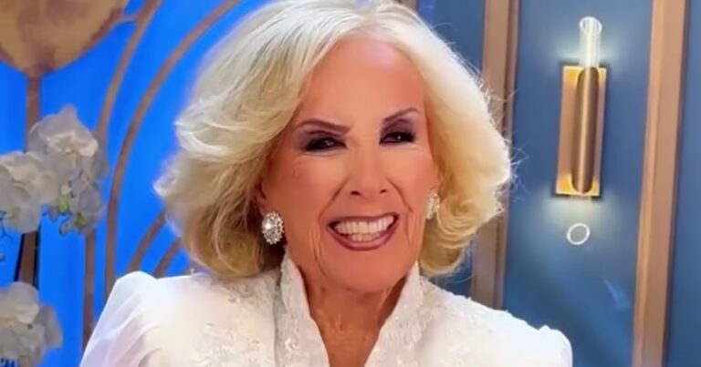 Mirtha Legrand impactó con un vestido rojo pasión y reaccionó ante los elogios: “Me hacen reír, qué voy a hacer”