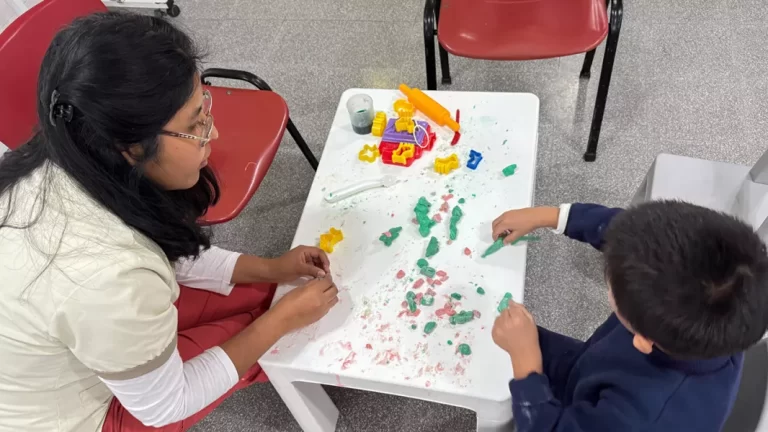 El hospital Materno Infantil fortalece la atención en salud mental infantil