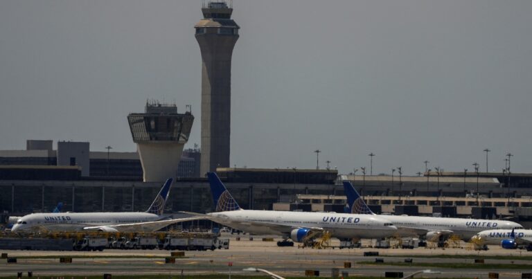 Persisten las cancelaciones y demoras en el aeropuerto de Newark por fallas técnicas y falta de personal