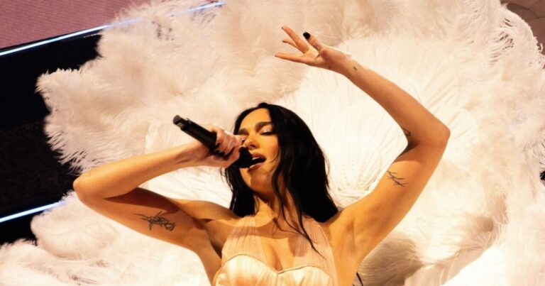Dua Lipa canta “Héroe” de Enrique Iglesias en español y sorprende su excelente acento