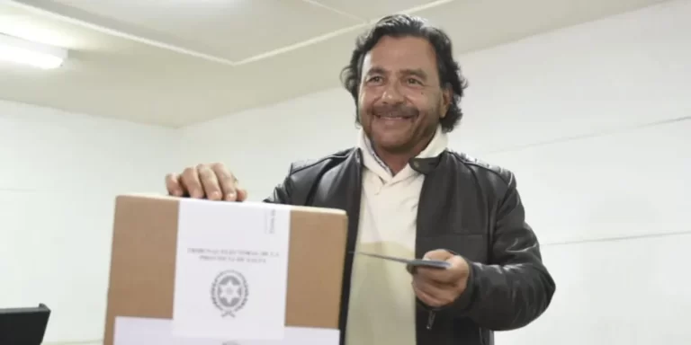 Sáenz se despegó del kirchnerismo y respaldó un DNU para impulsar Ficha Limpia