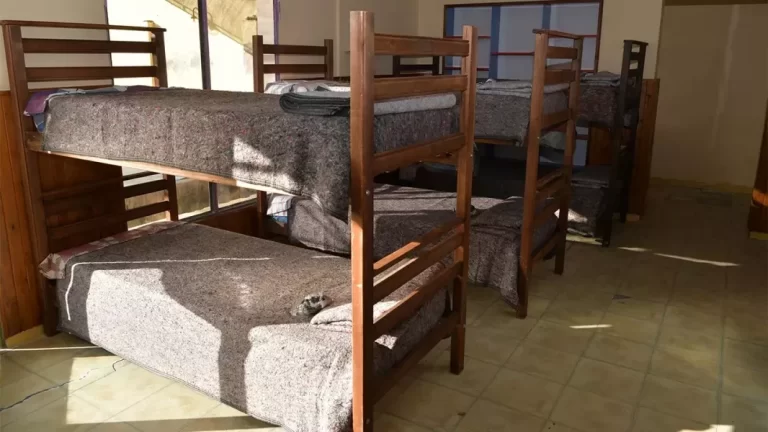 En su primera semana, el Hogar de Noche asistió a un promedio de 50 personas por día