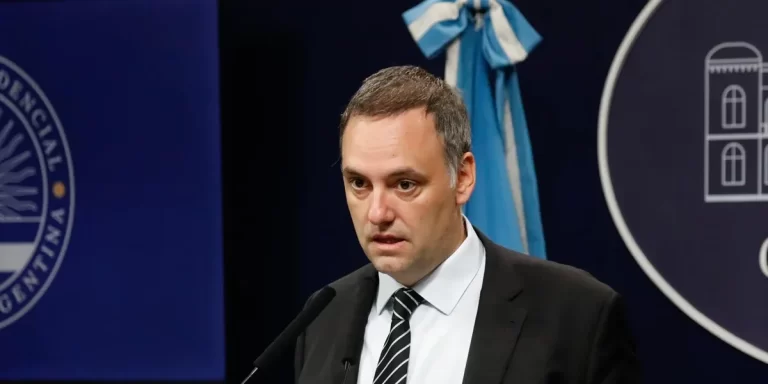 El Gobierno elimina los aranceles para celulares importados y reduce los impuestos internos de algunos electrodomésticos