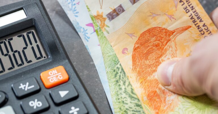 En marzo, los salarios crecieron por debajo del índice de inflación