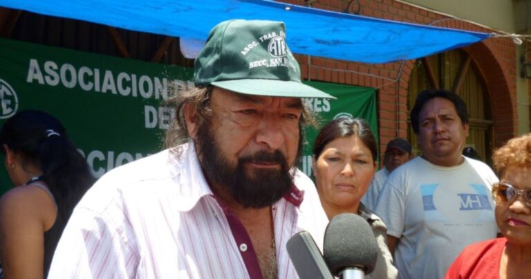 Duelo y asueto por la muerte de Fermín Hoyos