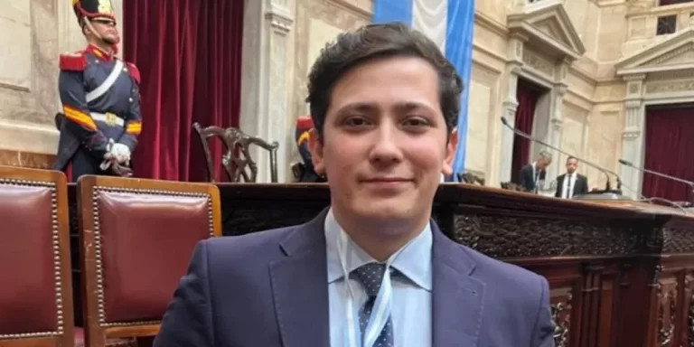 Video: el libertario Mariano Pérez reconoce haber golpeado a una persona en el suelo