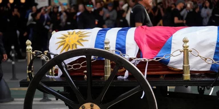 Comenzó el cortejo fúnebre de José ‘Pepe’ Mujica en Montevideo
