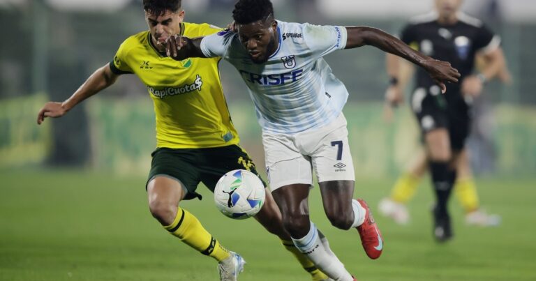 Tras la revisión del VAR, Cannavo puso el 1 a 0 de Defensa ante U. Católica