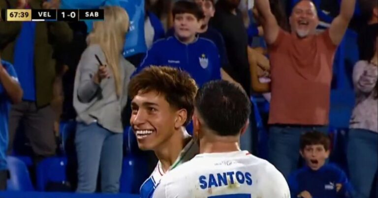 Vélez goleó a San Antonio Bulo Bulo y es el primer argentino clasificado a octavos en la Libertadores