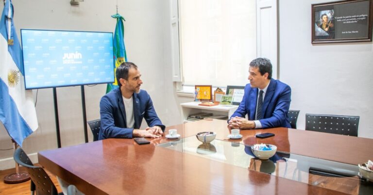 Una foto del radical Abad con el macrista Petrecca, agitó la idea de reflotar Juntos
