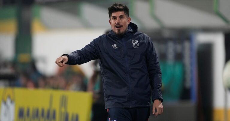 La alegría de Diego Martínez post clasificación de Universidad Católica en Sudamericana: “Nos va a ayudar…”